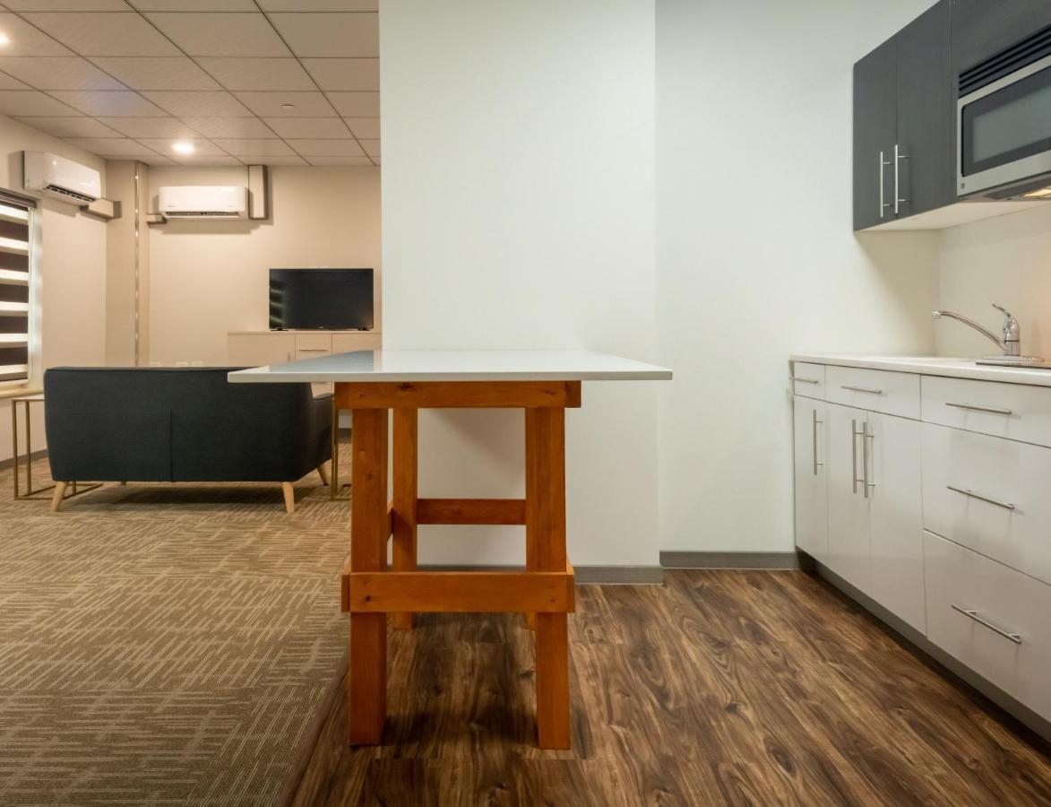 Quality Inn Sunshine Suites Terrace Buitenkant foto