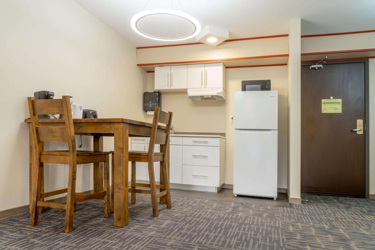 Quality Inn Sunshine Suites Terrace Buitenkant foto